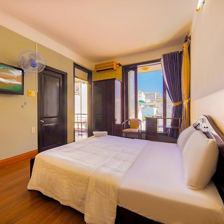 Ponys Hotel Nha Trang Exteriör bild