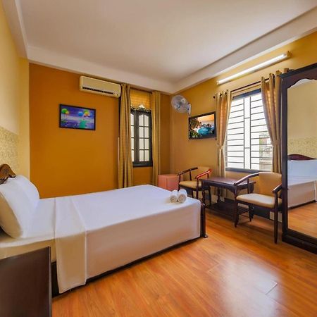 Ponys Hotel Nha Trang Exteriör bild