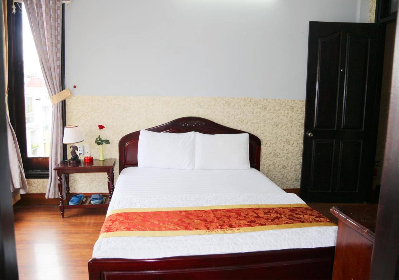 Ponys Hotel Nha Trang Exteriör bild