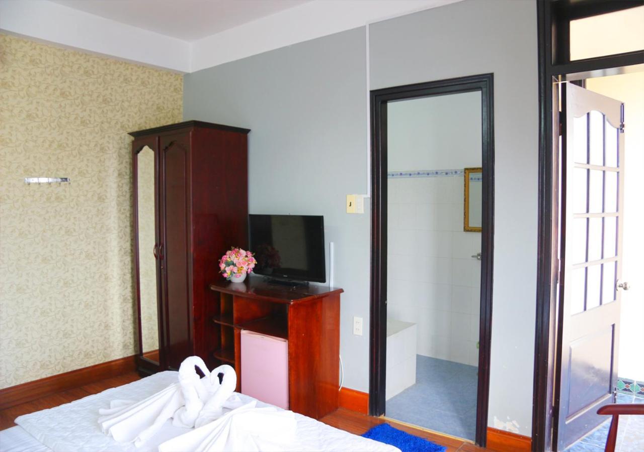 Ponys Hotel Nha Trang Exteriör bild