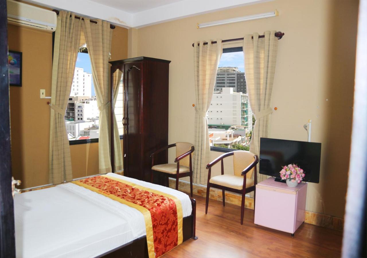 Ponys Hotel Nha Trang Exteriör bild