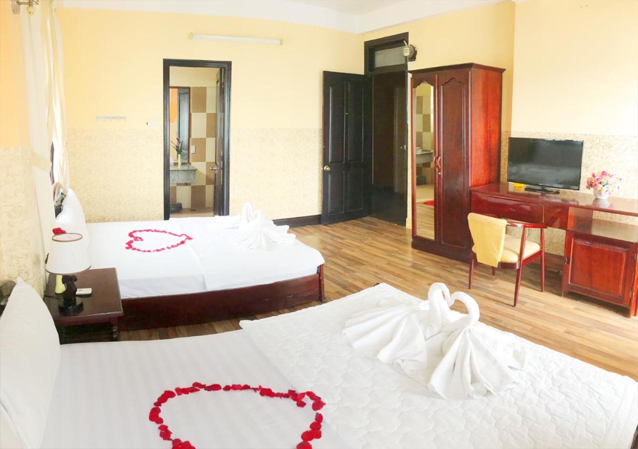 Ponys Hotel Nha Trang Exteriör bild