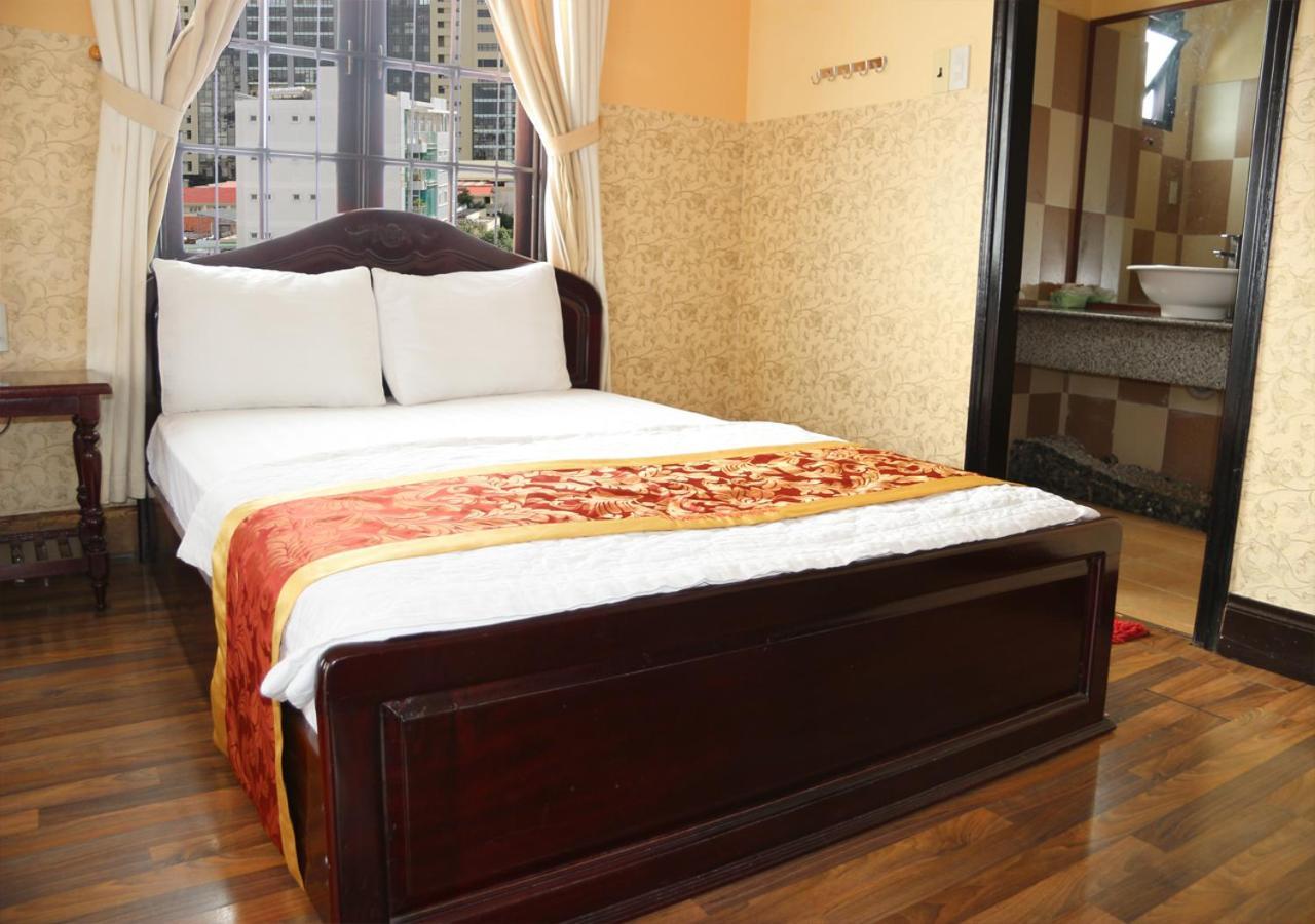 Ponys Hotel Nha Trang Exteriör bild