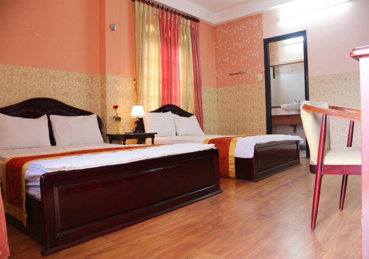 Ponys Hotel Nha Trang Exteriör bild