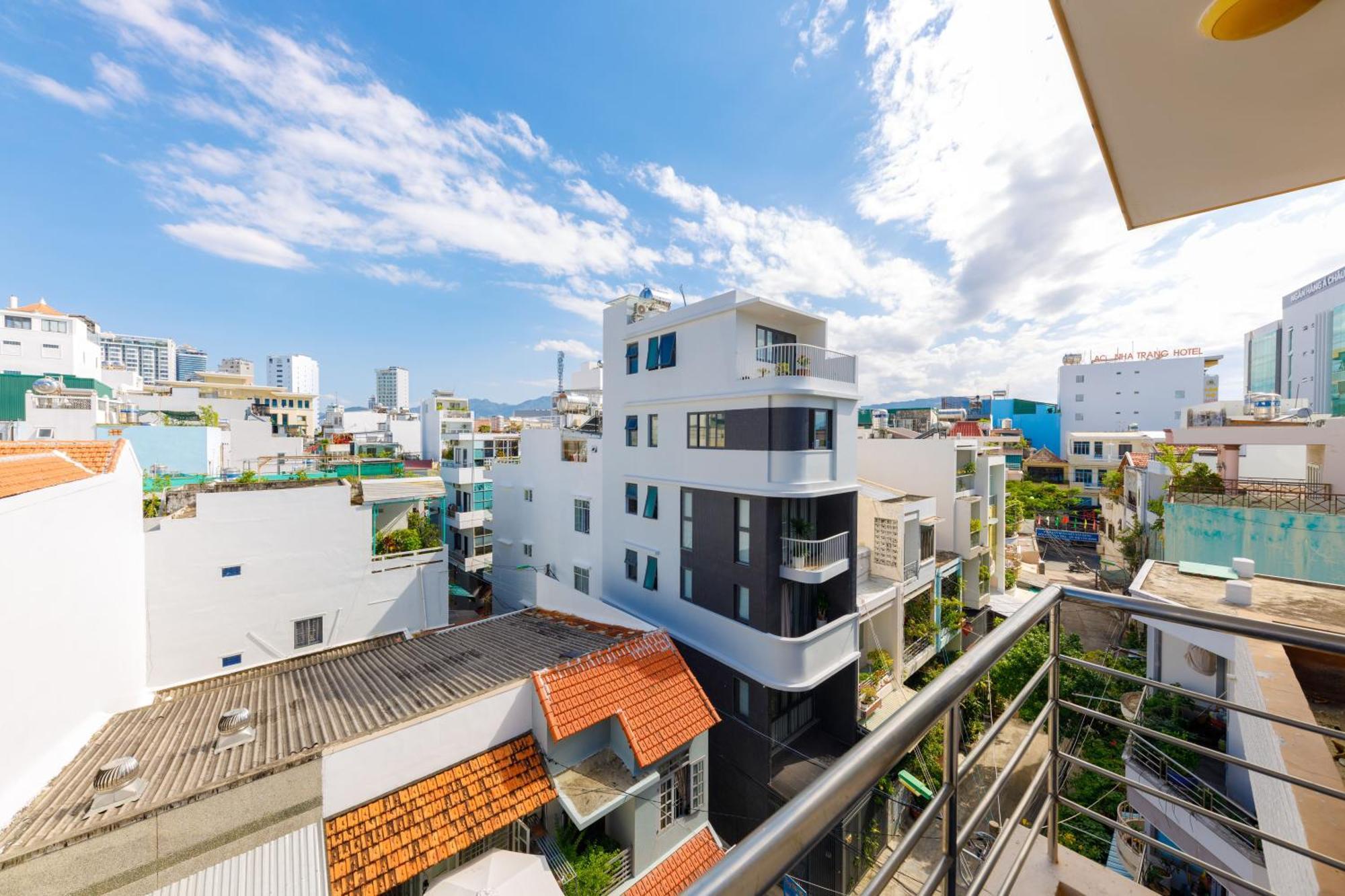 Ponys Hotel Nha Trang Exteriör bild