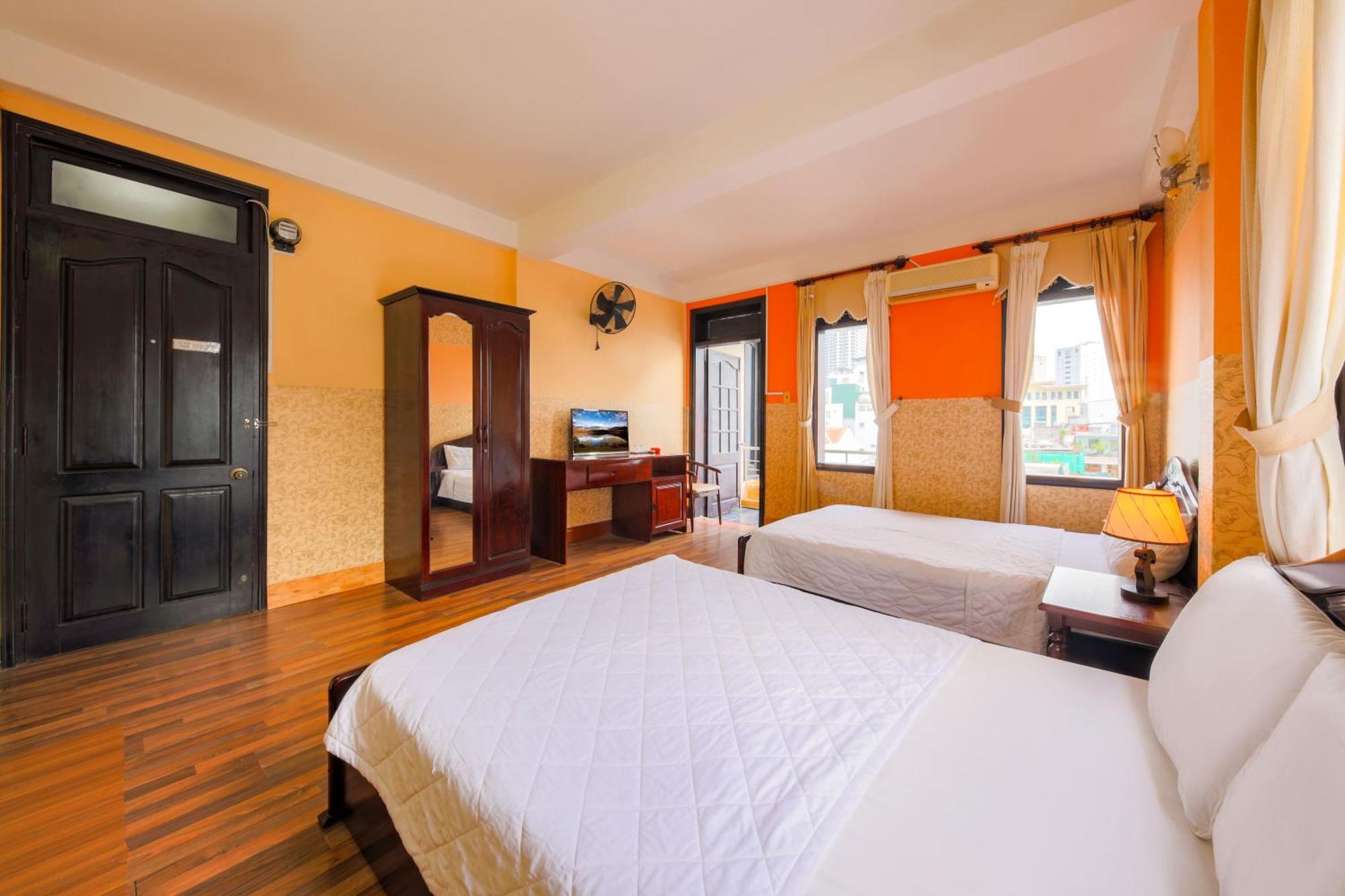 Ponys Hotel Nha Trang Exteriör bild