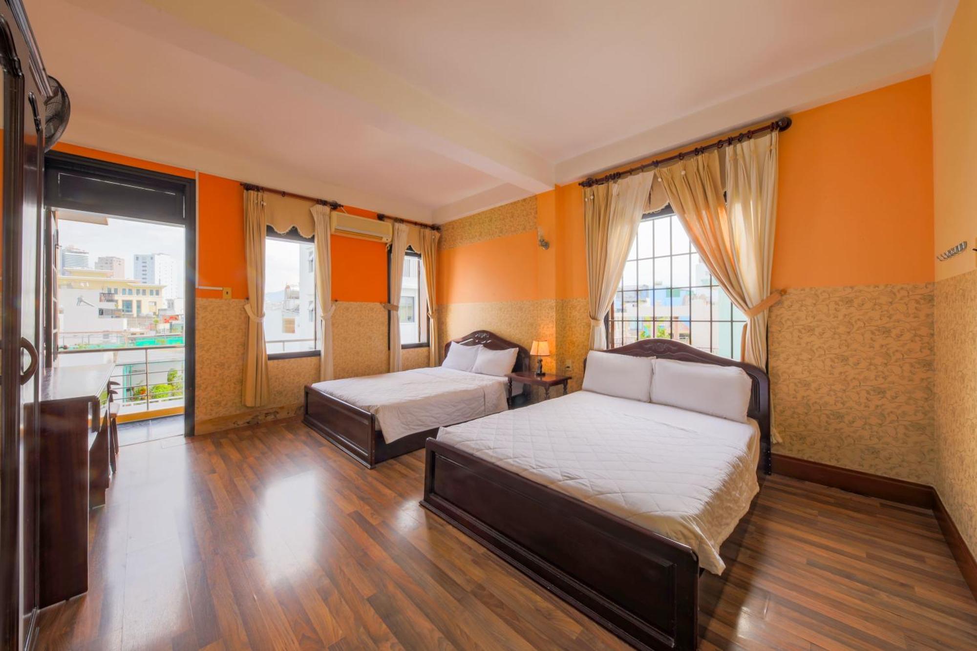 Ponys Hotel Nha Trang Exteriör bild