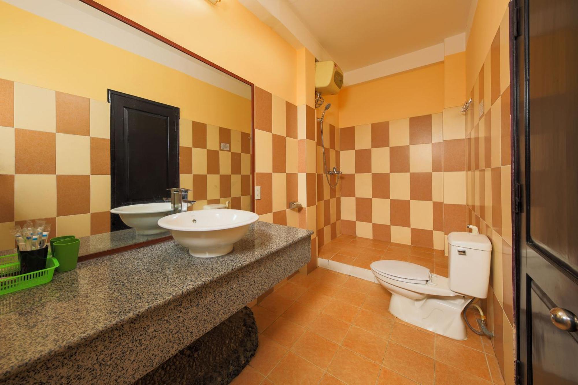 Ponys Hotel Nha Trang Exteriör bild