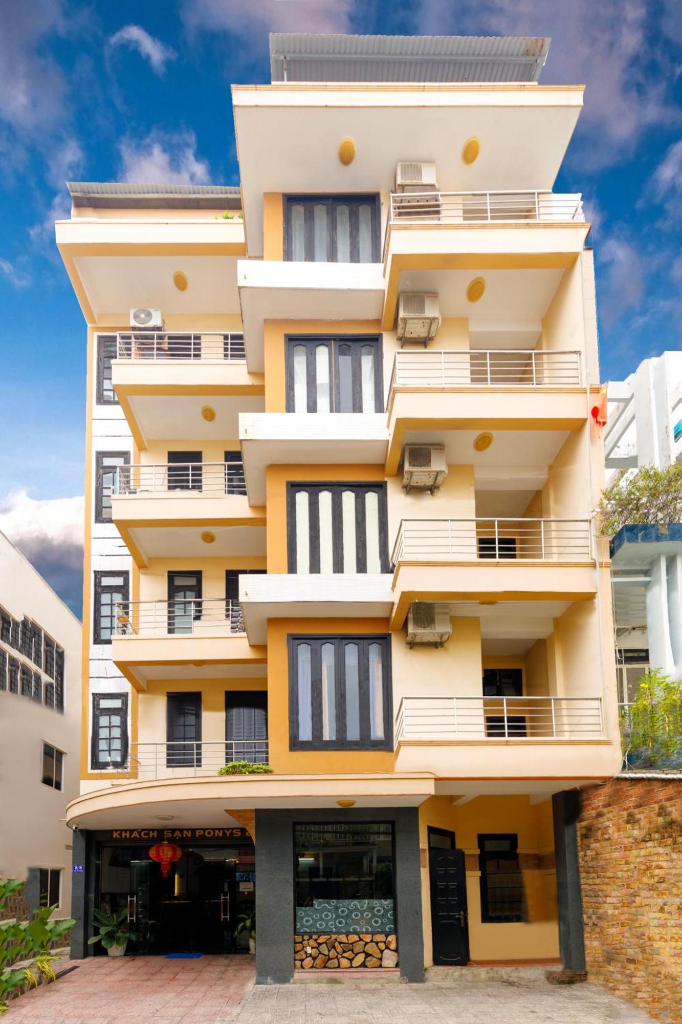 Ponys Hotel Nha Trang Exteriör bild