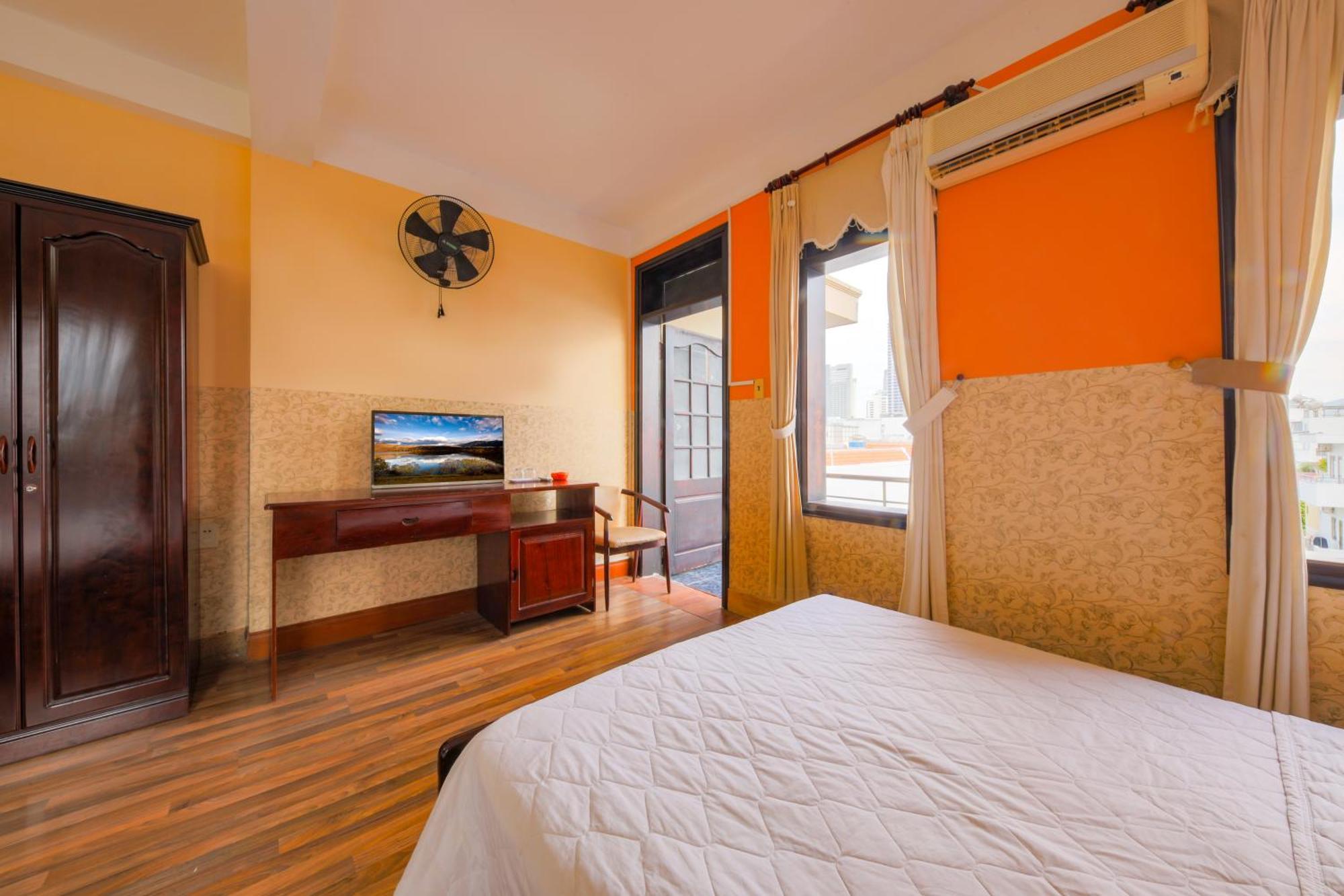 Ponys Hotel Nha Trang Exteriör bild