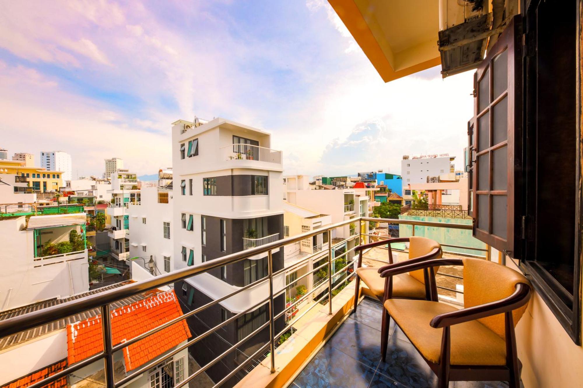 Ponys Hotel Nha Trang Exteriör bild