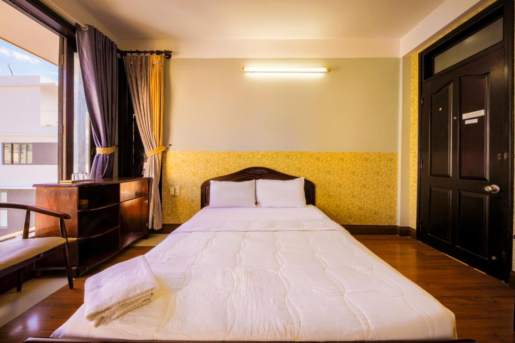Ponys Hotel Nha Trang Exteriör bild