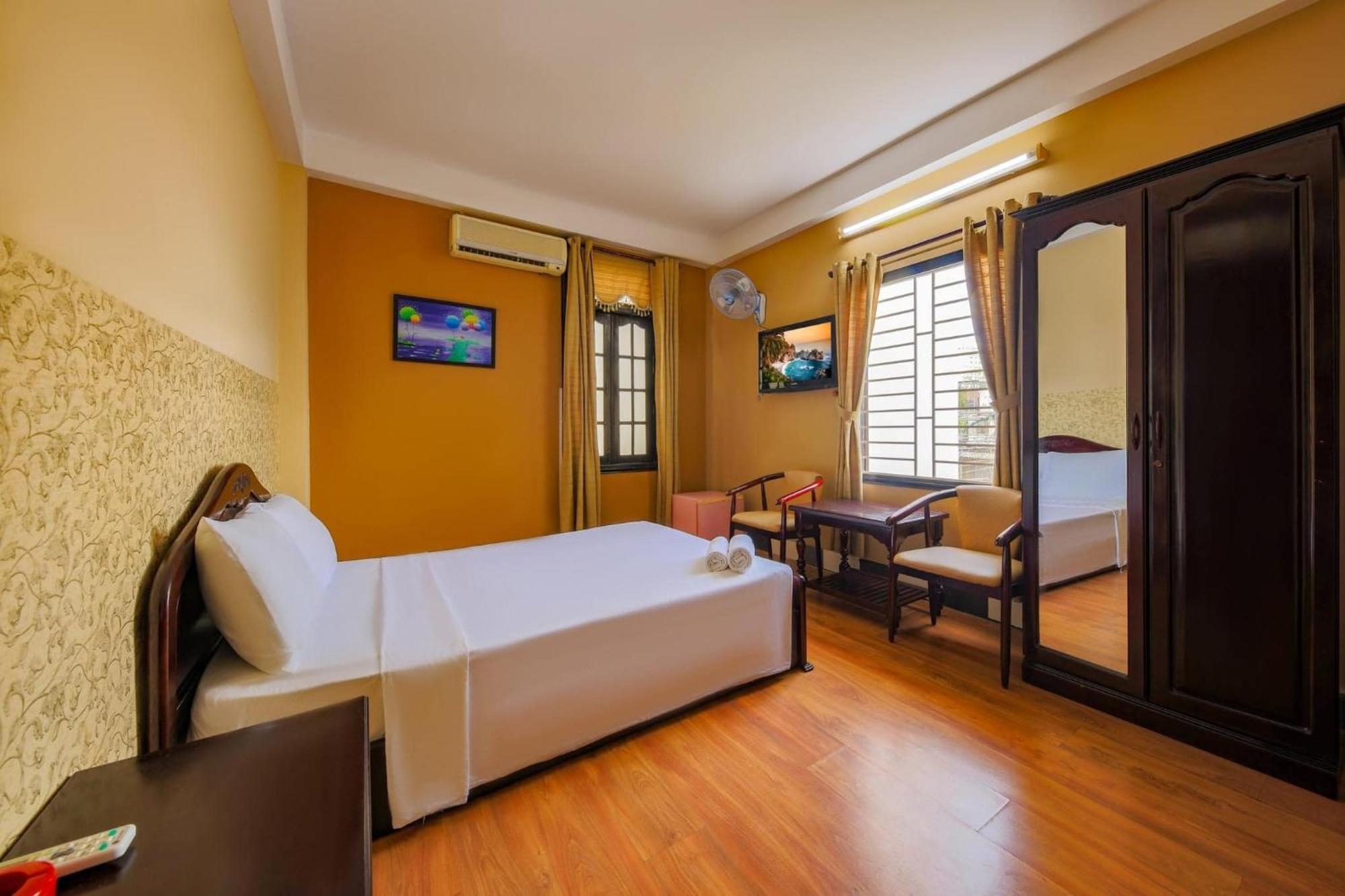 Ponys Hotel Nha Trang Exteriör bild