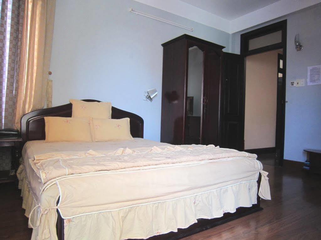Ponys Hotel Nha Trang Exteriör bild