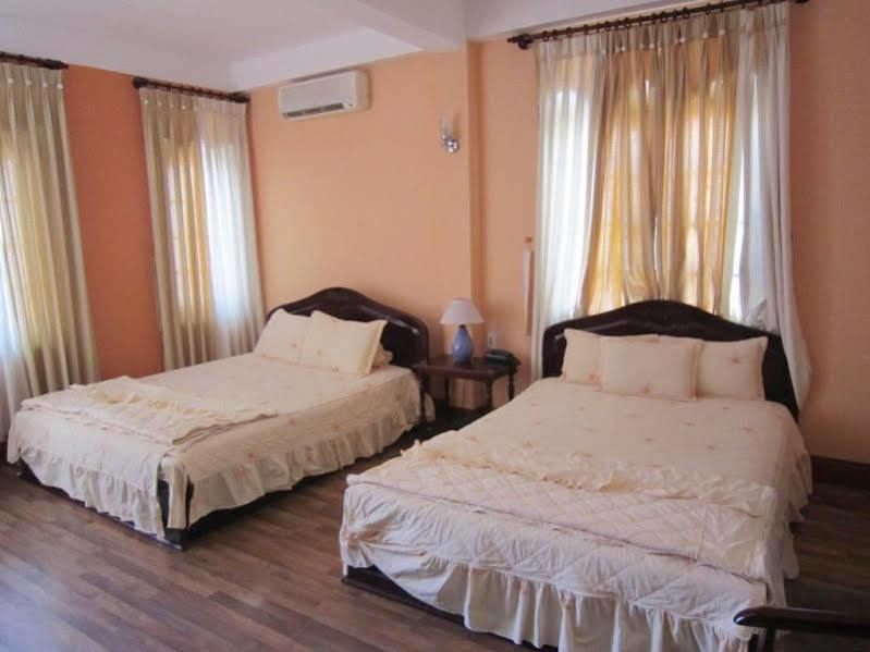 Ponys Hotel Nha Trang Exteriör bild