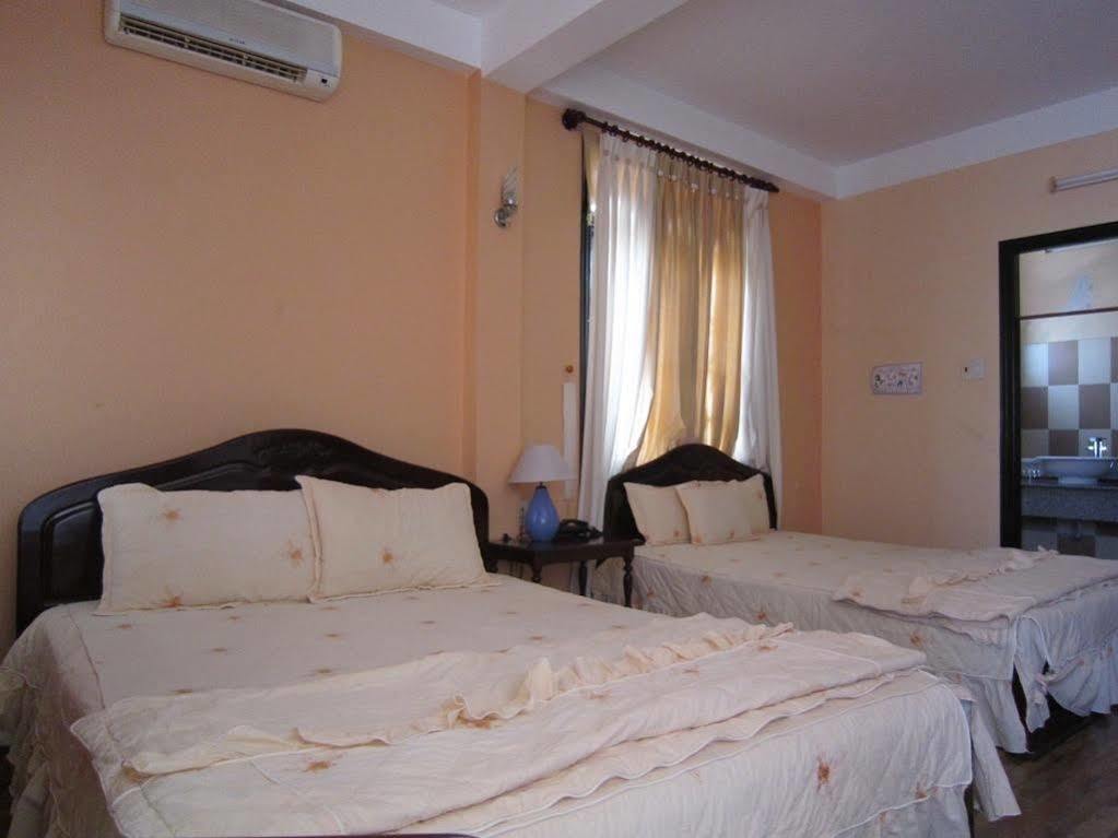 Ponys Hotel Nha Trang Exteriör bild