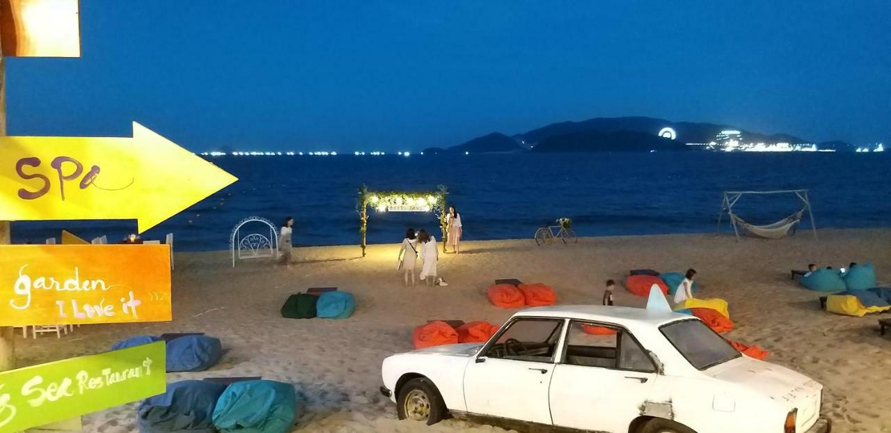 Ponys Hotel Nha Trang Exteriör bild