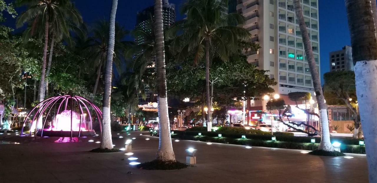 Ponys Hotel Nha Trang Exteriör bild