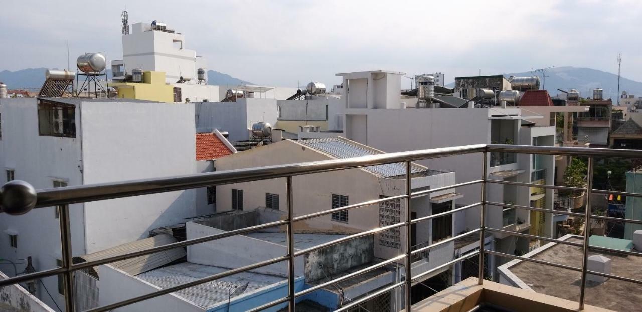 Ponys Hotel Nha Trang Exteriör bild