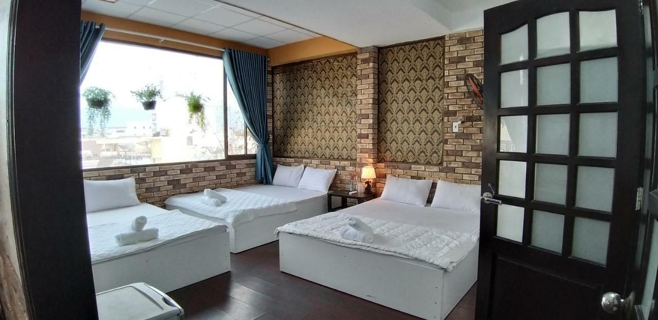 Ponys Hotel Nha Trang Exteriör bild