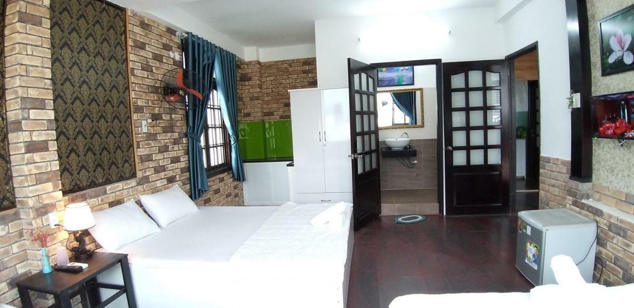 Ponys Hotel Nha Trang Exteriör bild