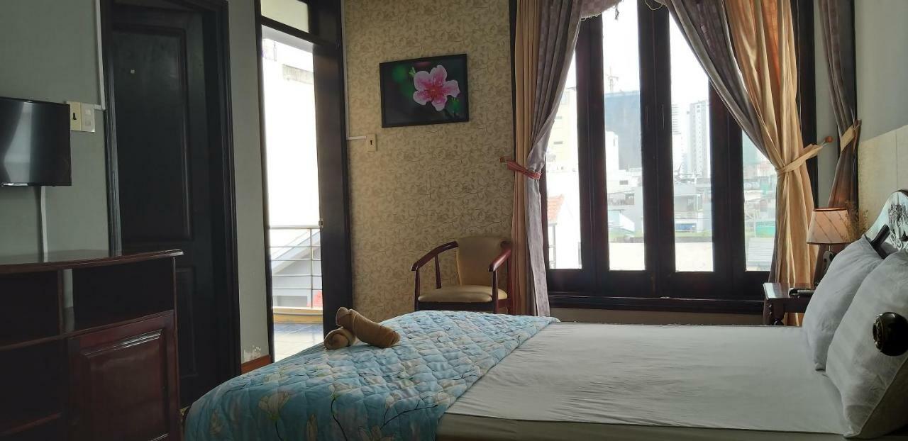 Ponys Hotel Nha Trang Exteriör bild